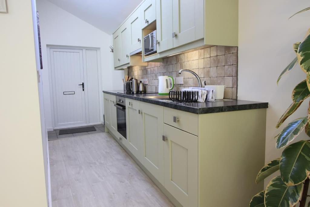 Orchard Nook - Sleeps 4, 2 Bedrooms เคนดัล ภายนอก รูปภาพ